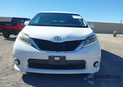 2017 Toyota Sienna Se Premium 8 Passenger z USA, uszkodzony, nr VIN 5TDXZ3DC8HS783989